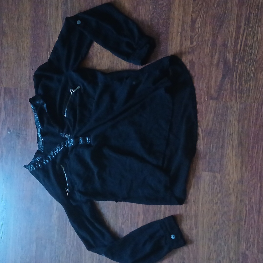 Suzy‎ Shier blouse